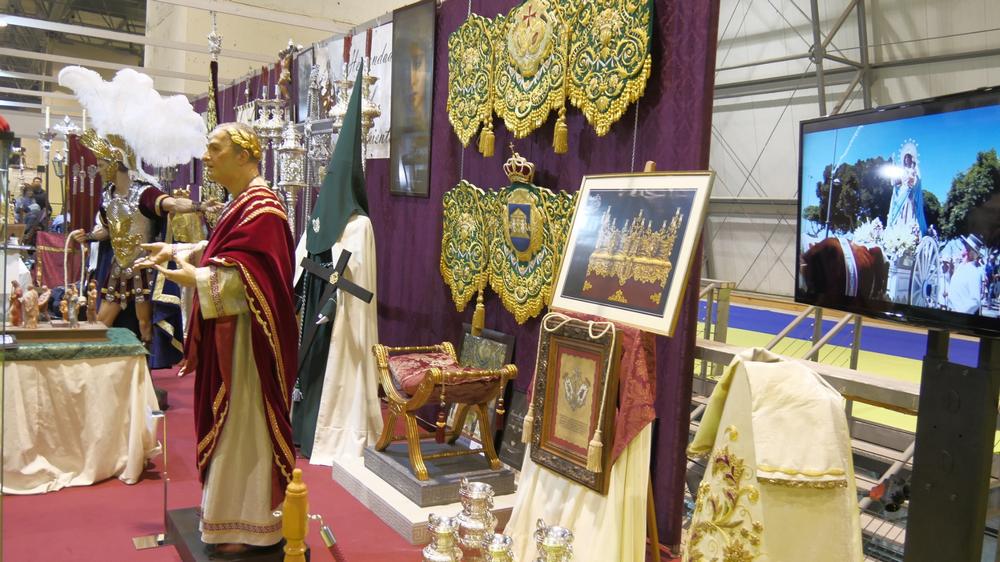 Hermandades y Cofradías de Adra exhiben el patrimonio eclesiástico de la ciudad en 'Esencia Cofrade'