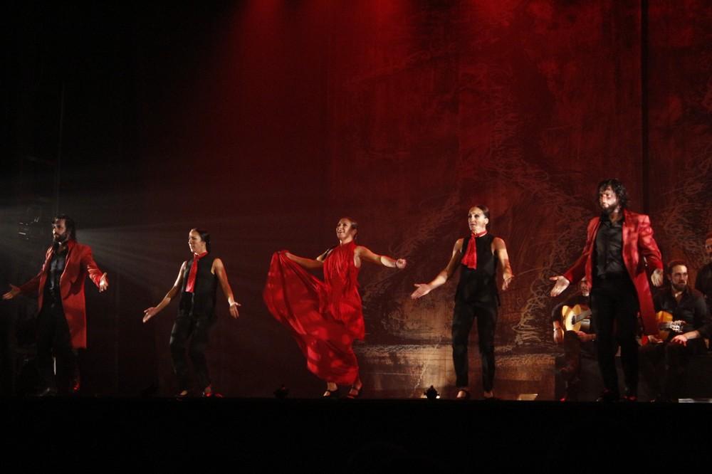 El Centro Cultural de Adra se rinde ante el arte de la bailaora Sara Baras