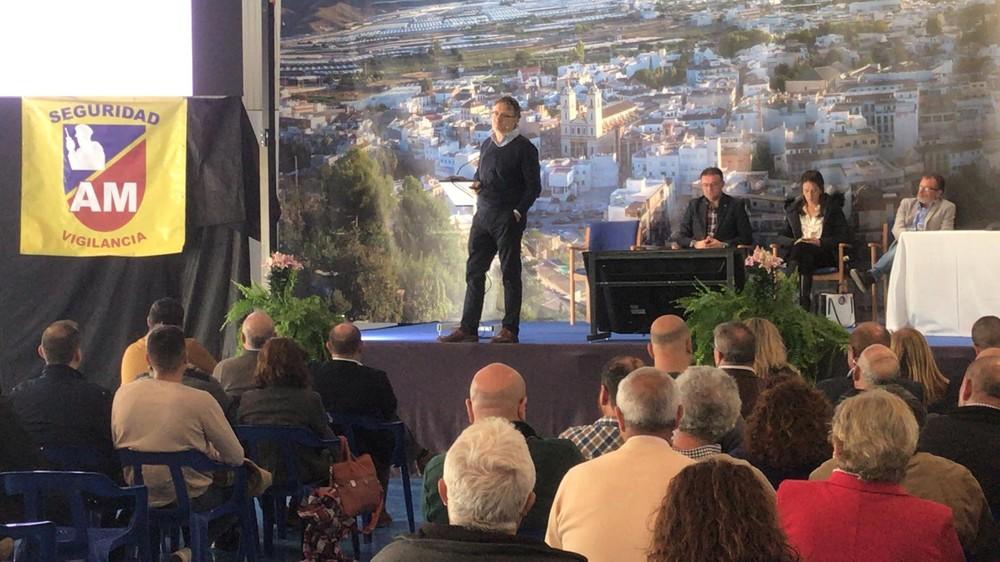 Más de un centenar de personas asisten al primer día de las Jornadas de Pimiento Temprano de Berja