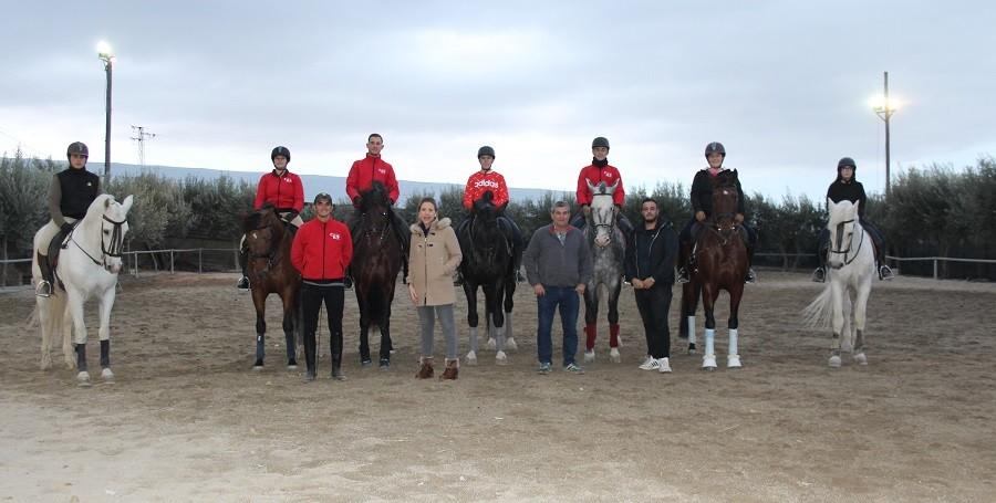 La edil de Deportes felicita al Club Hípico Santa María por los excelentes resultados cosechados en la Copa de Andalucía de doma clásica