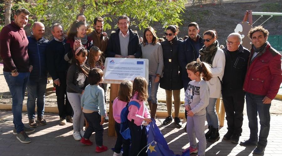 El recién inaugurado Parque del Cercado une ocio y cultura en Adra con una biblioteca al aire libre