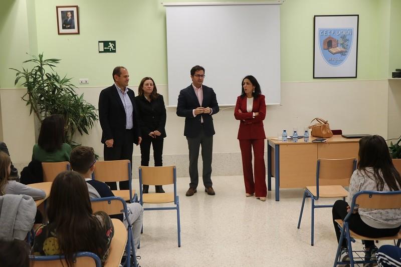 El alcalde y la presidenta del parlamento andaluz participan en los actos conmemorativos del Día de la Constitución que se organizan en el CEIP Laimún