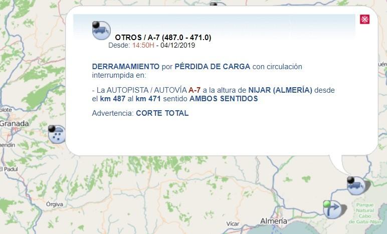 El vuelco de un camión de mercancías peligrosas en la A-7 en Níjar deja un herido y motiva el corte de la autovía en ambos sentidos