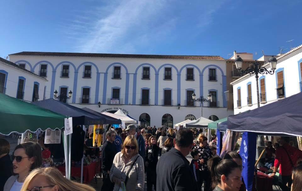El mercadillo navideño de la Fundación Madre Trinidad vuelve a la Plaza Porticada este sábado