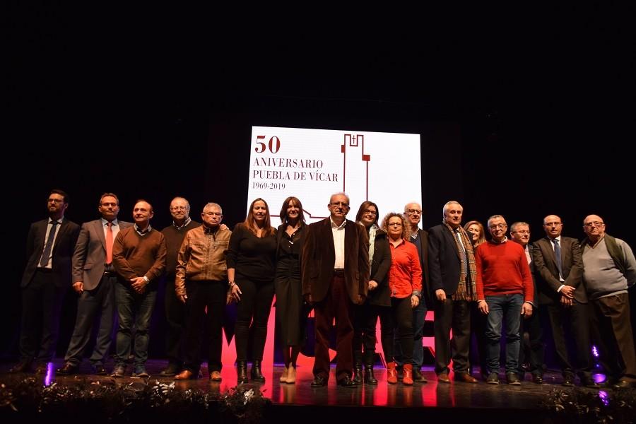 Emotivo acto en el Teatro Auditorio para celebrar el 50 aniversario de la creación de la Puebla de Vícar