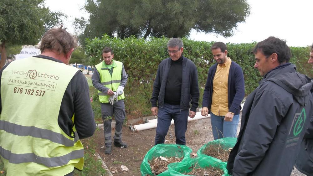 El plan de refuerzo de jardines y zonas verdes comienza en barriadas y centros escolares