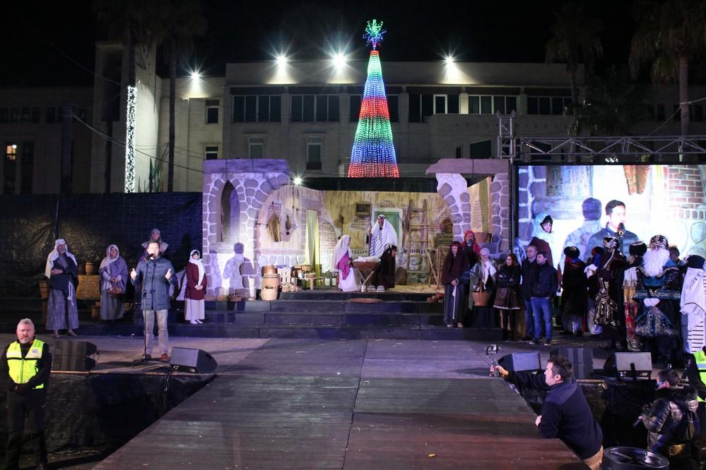 Los Reyes Magos llegaron a El Ejido para repartir ilusión, magia y caramelos en una espectacular Cabalgata