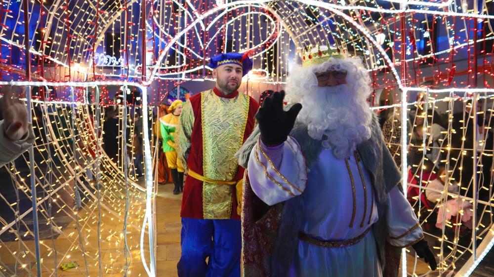 La Cabalgata de Reyes de Berja emociona a miles de personas