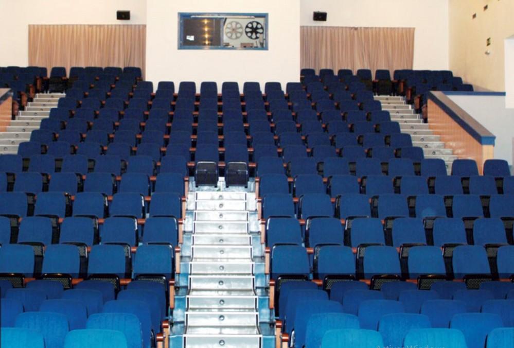 Modernizarán el sistema de regulación del sonido y la iluminación profesional en el Teatro Municipal