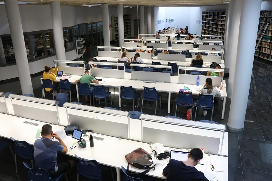 La Sala de Estudio de la Biblioteca Central de El Ejido ampliará su horario los días 18 y 25 de enero y el 1 de febrero