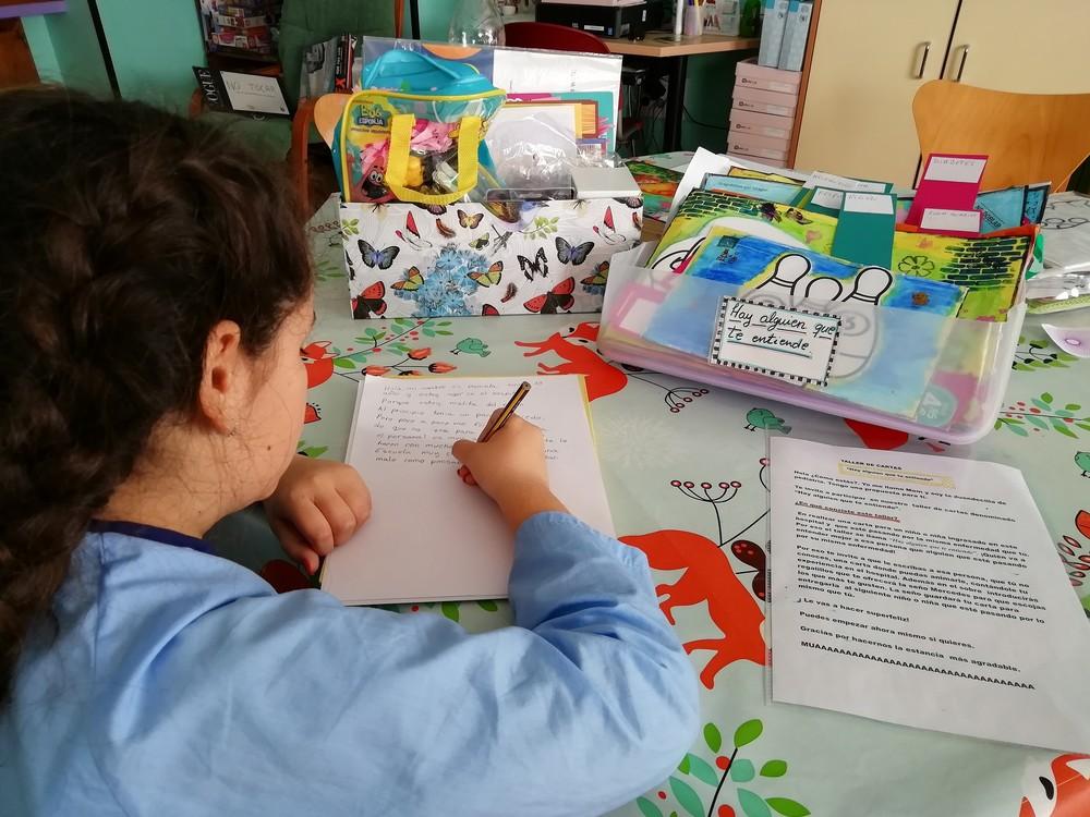 Menores ingresados en Pediatría del Hospital de Poniente cuentan su experiencia a través de cartas para otros pacientes