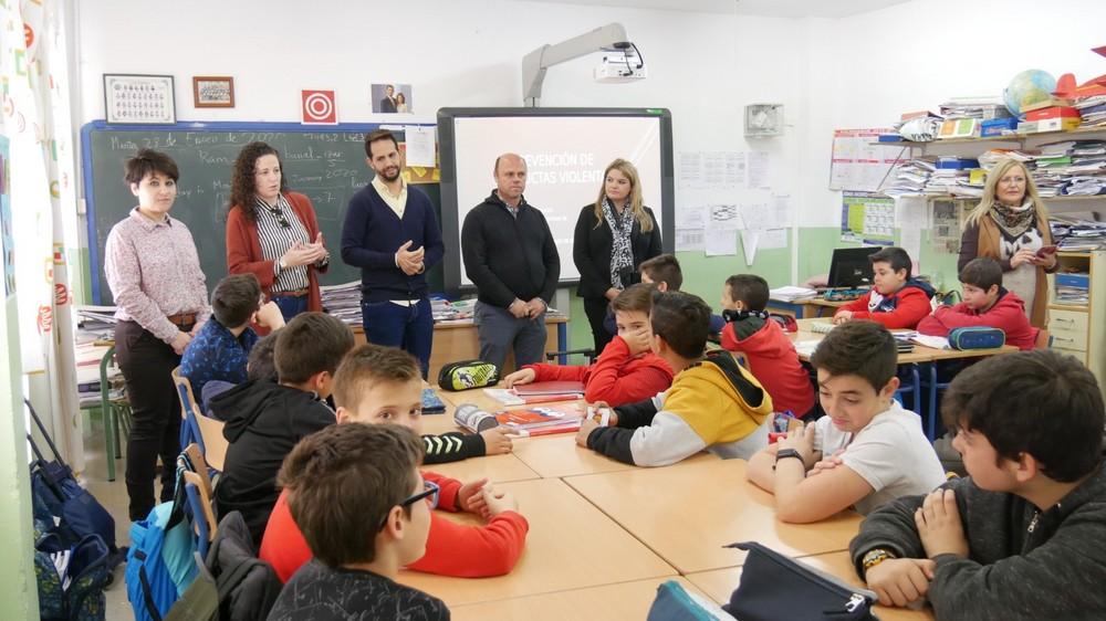 El Ayuntamiento de Adra imparte charlas de prevención de conductas violentas a más de 200 alumnos