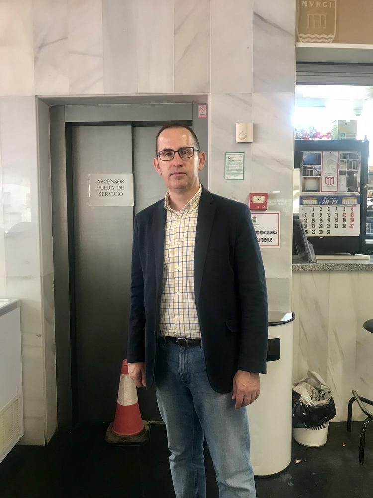 Vargas: “Obras Públicas tiene que reparar el ascensor de la Plaza de Abastos sin más dilación”