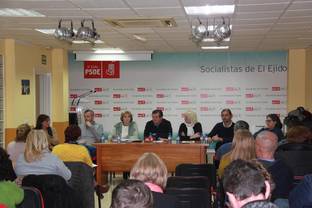 El PSOE de El Ejido reúne a organizaciones sindicales y trabajadoras del sector del manipulado para intercambiar impresiones sobre la negociación del nuevo convenio