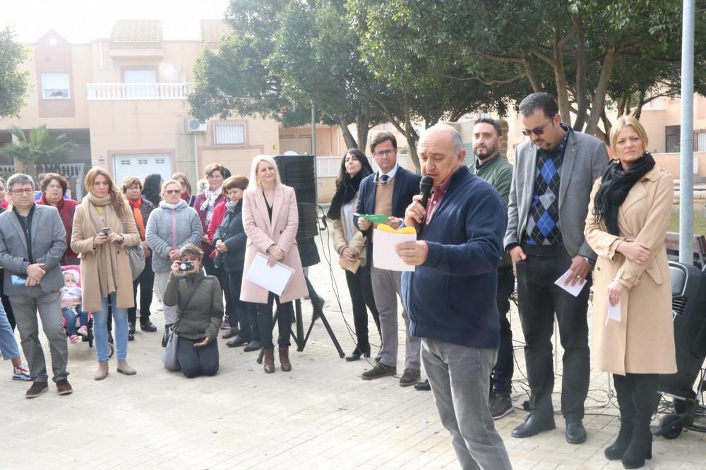 El alcalde participa junto a los escolares de Las Norias en los actos por el Día de la Paz y la No Violencia