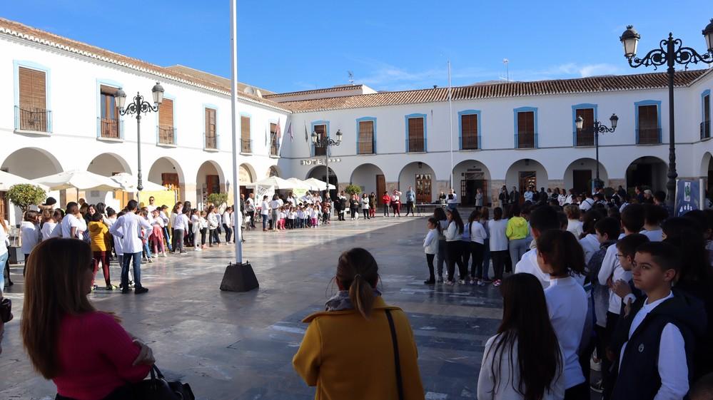 Berja conmemora el Día de la Paz con un multitudinario acto en la Plaza Porticada