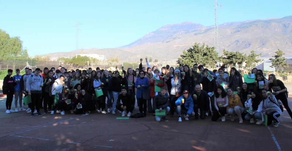 El Instituto Murgi se ‘tiñe’ de verde para conmemorar el Día Mundial Contra el Cáncer