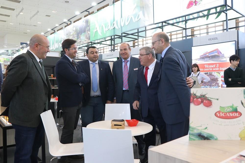 Góngora defiende en Fruit Logística la necesidad de afrontar nuevos retos como la sostenibilidad, los recursos hídricos y el contar con un marco legal que permita defender nuestra producción