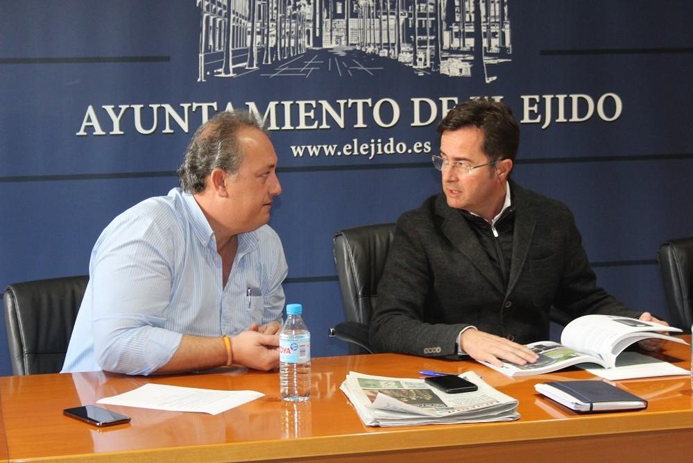 El Gobierno local destinará 100.000 euros anuales al tratamiento y erradicación de los mosquitos en Almerimar