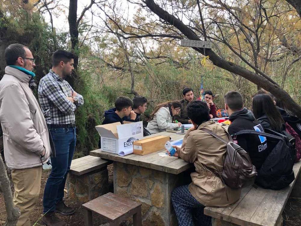 Una treintena de jóvenes del IES Cerro Milano de Alhama de Almería conocen Las Albuferas de Adra
