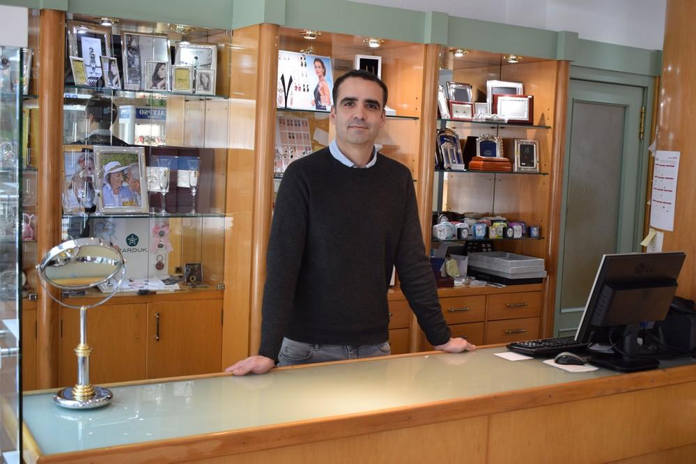 Dos generaciones avalan el trabajo y la confianza de Joyería Alfredo Daza