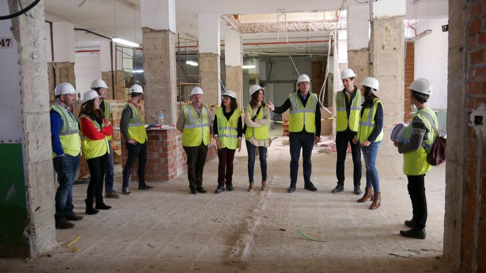 El alcalde visita las obras del Mercado de Adra, que avanzan “a gran velocidad”