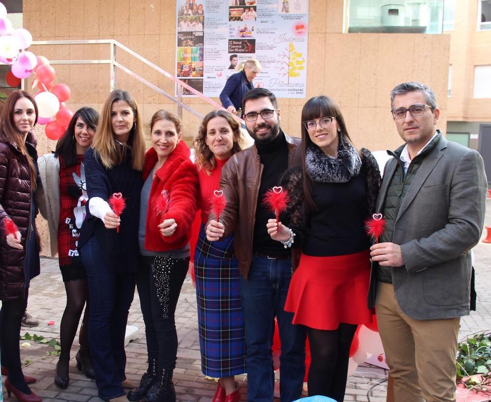 La campaña ‘Enamórate’ reparte cerca de 3.000 regalos entre los clientes del comercio y el sector servicios ejidense