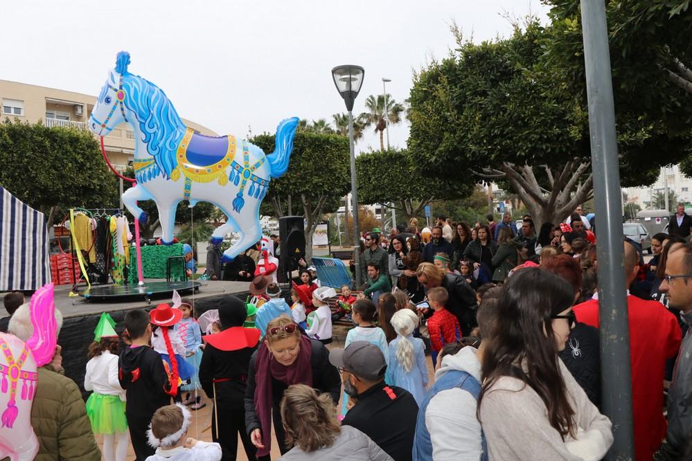 Almerimar se 'viste' de Carnaval con los disfraces más originales y divertidos