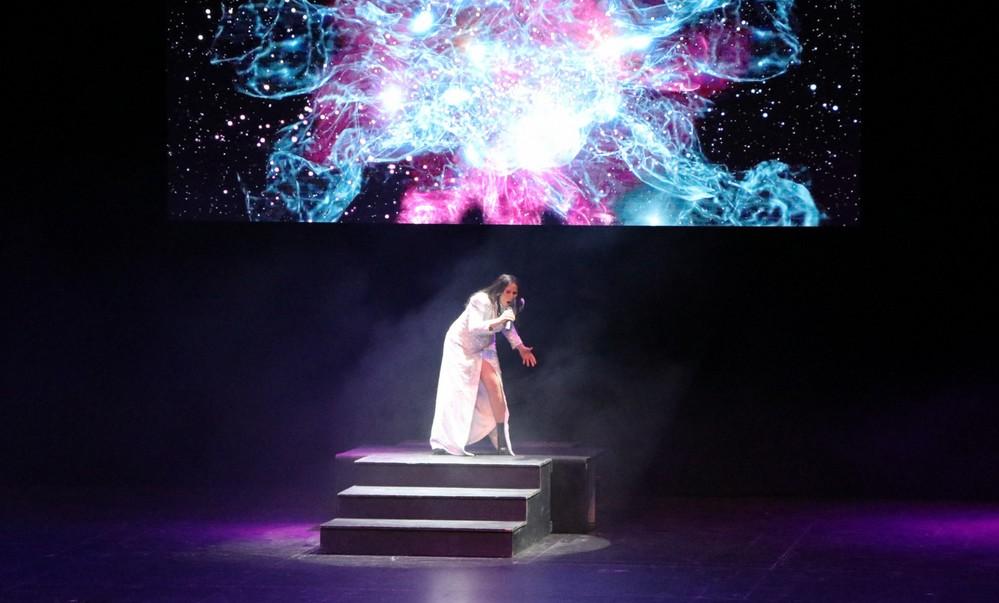 Una espectacular Rosa López deleitó ayer a todos sus seguidores en el concierto que ofreció con fines solidarios en el Teatro Auditorio de El Ejido