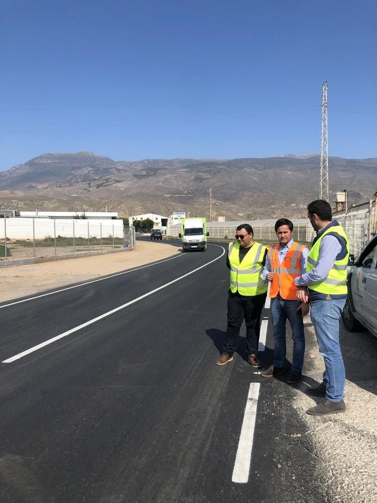 Finalizan las obras de pavimentación y adecuación de dos importantes tramos circulatorios de la carretera de Iryda