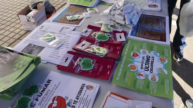 El Ayuntamiento de Berja acerca la campaña contra el tabaquismo al mercadillo