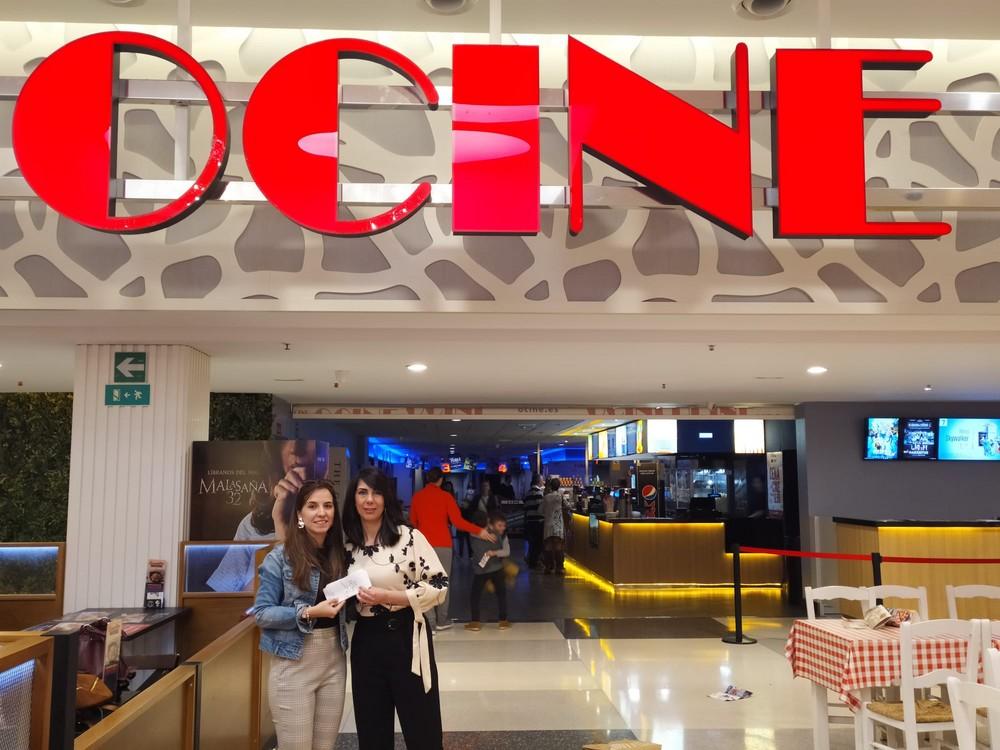 Servicios Sociales de El Ejido visita la sede de la Asociación Murgi y asiste al preestreno benéfico de la película 'Especiales'