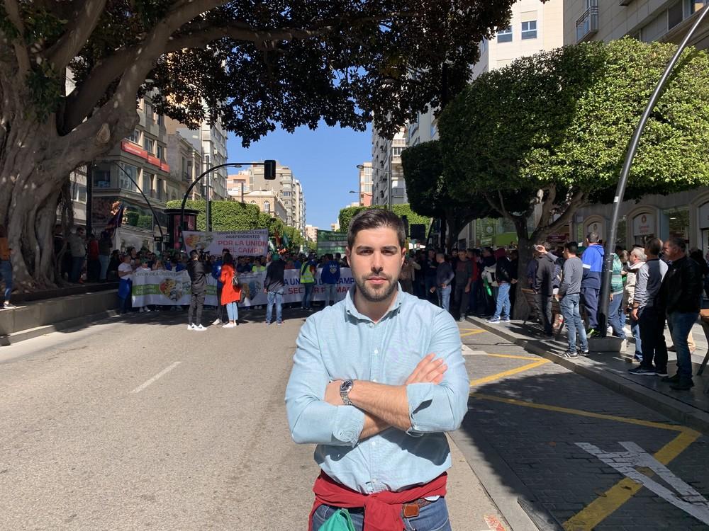 Los concejales del equipo de Gobierno de Adra Francisco López y Antonio Sánchez participan en la manifestación de la UAI para apoyar a los agricultores