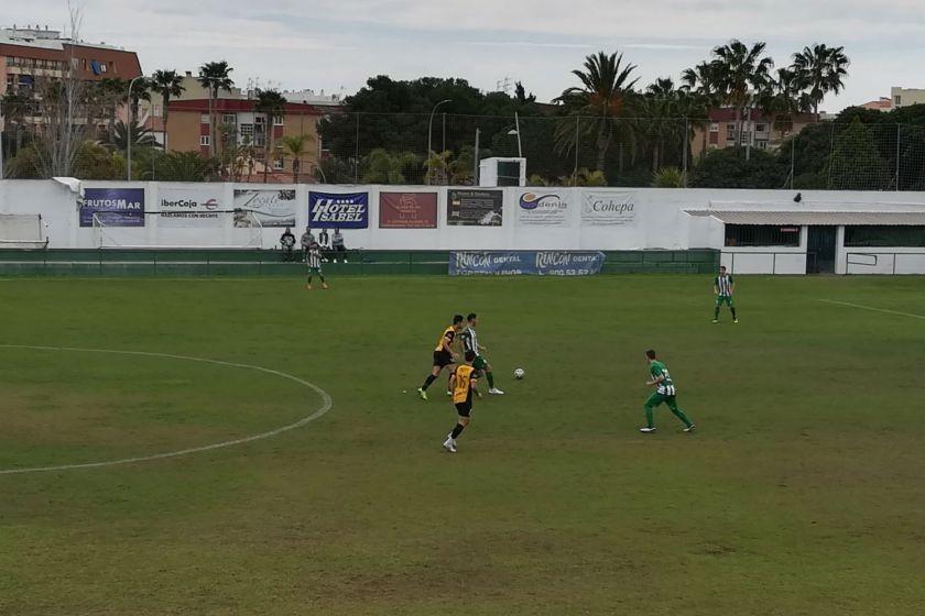 El Berja CF deja sin respuesta a un Juventud de Torremolinos y le araña un valioso empate