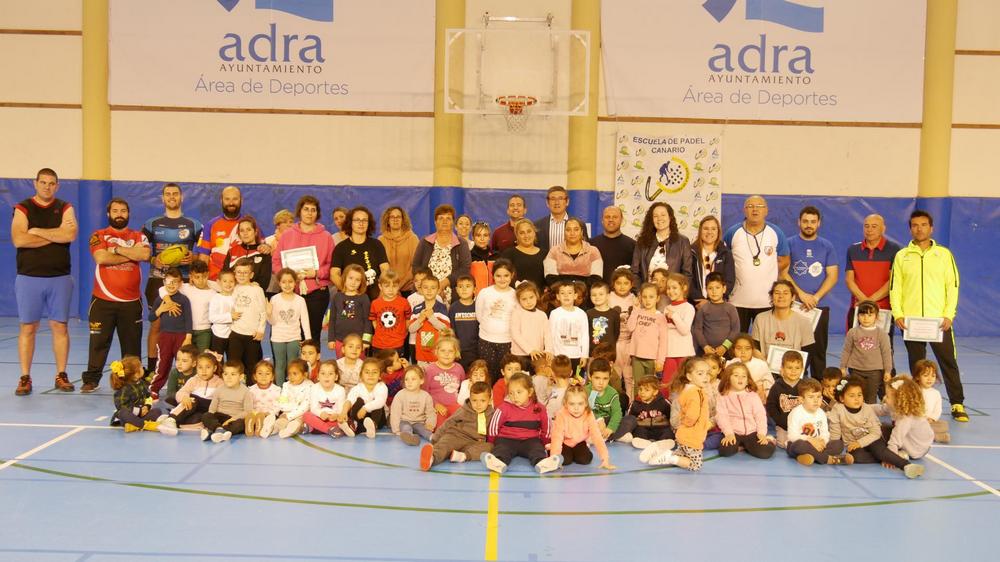 El alumnado de Educación Infantil del CEIP Abdera disfruta de una jornada saludable en el Pabellón Municipal de Deportes