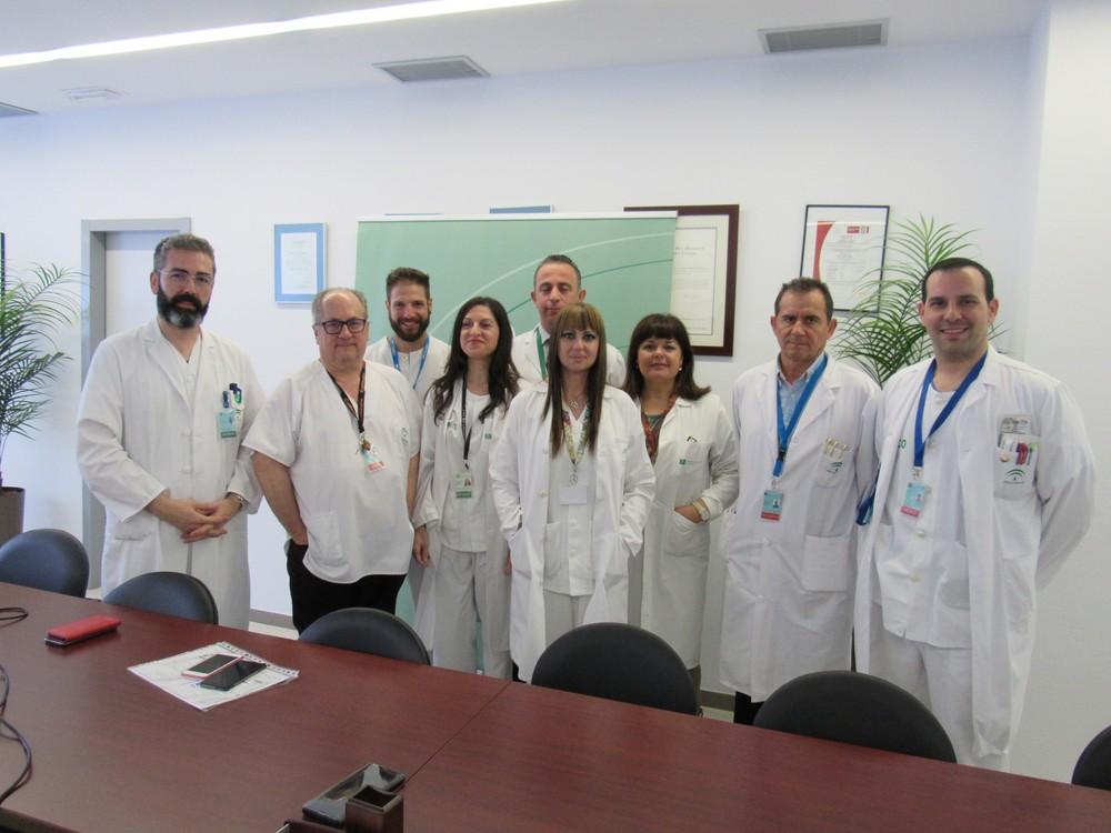 El Hospital de Poniente impulsa un protocolo de rehabilitación precoz para intervenciones de prótesis de cadera