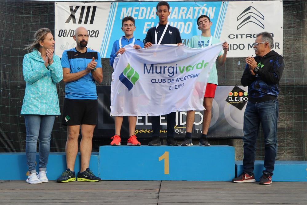  El Estadio de Santo Domingo acoge las Carreras Escolares de la XIII Media Maratón ‘Ciudad de las Hortalizas' con la participación de 250 niños