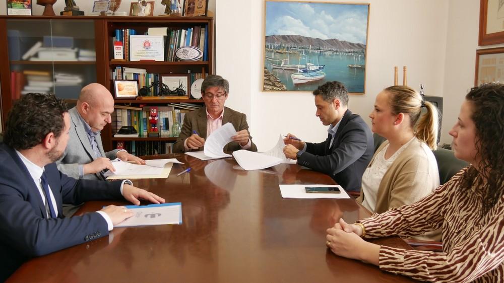 Ayuntamiento de Adra garantiza la asistencia a más de 50 mayores de la Residencia Municipal por dos años más