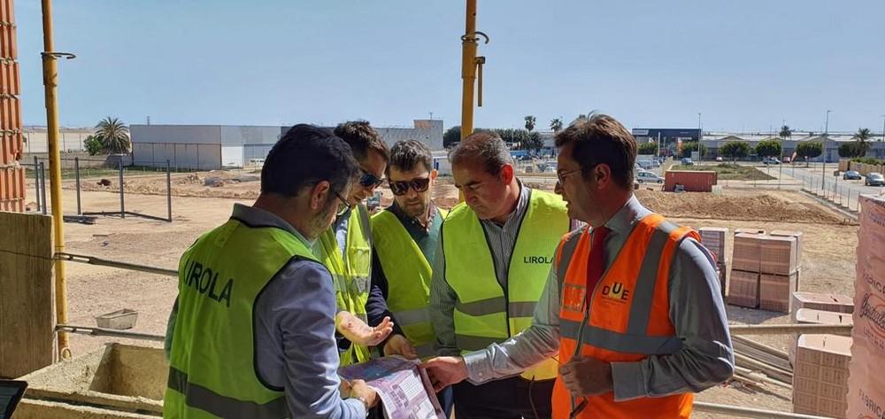 El alcalde comprueba el avance de las obras de la nueva sede central del Servicio de Limpieza que se encuentran al 60% de su ejecución