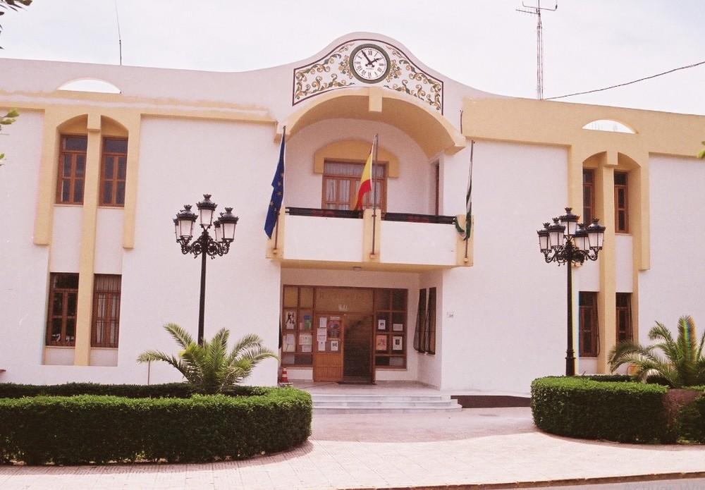 Vícar suma a las medidas preventivas al Coronavirus, la desinfección de edificios y espacios públicos y el cierre de guarderías y estancias diurnas