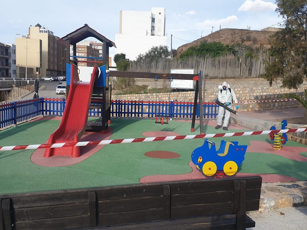 Ayuntamiento de Adra continúa reforzando la limpieza y desinfección del municipio como medida extraordinaria ante el COVID-19