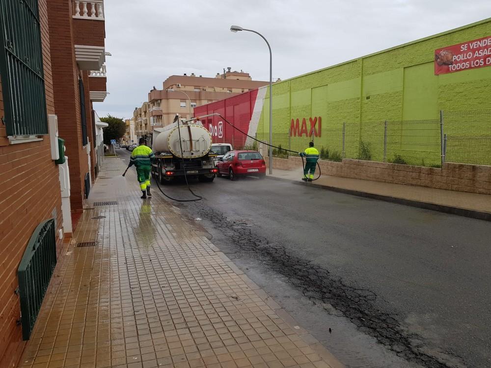 El Ayuntamiento de El Ejido refuerza e intensifica el Servicio de  Limpieza y Desinfección en calles, espacios públicos y  contenedores para frenar la propagación del COVID-19