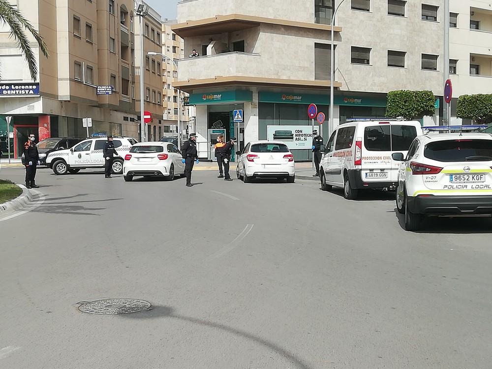 Policía Local y Protección Civil de El Ejido trabajan para garantizar el cumplimiento de las medidas y restricciones por el Estado de Alarma