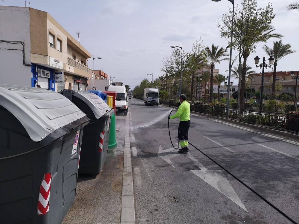 Vícar garantiza los servicios municipales y el mantenimiento de las calles
