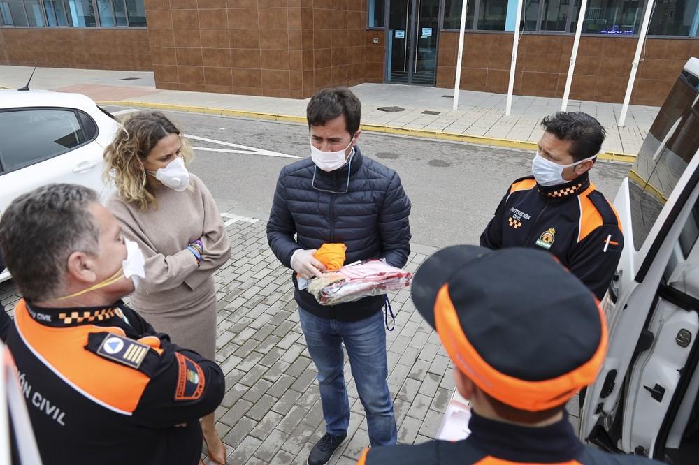 Protección Civil entrega al Consistorio ejidense 2.000 mascarillas fabricadas por 60 costureras del municipio