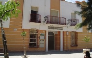 Los profesionales de la Residencia Profesor Gabriel Callejón de Dalías deciden confinarse íntegramente con los mayores para una mayor protección y cuidado