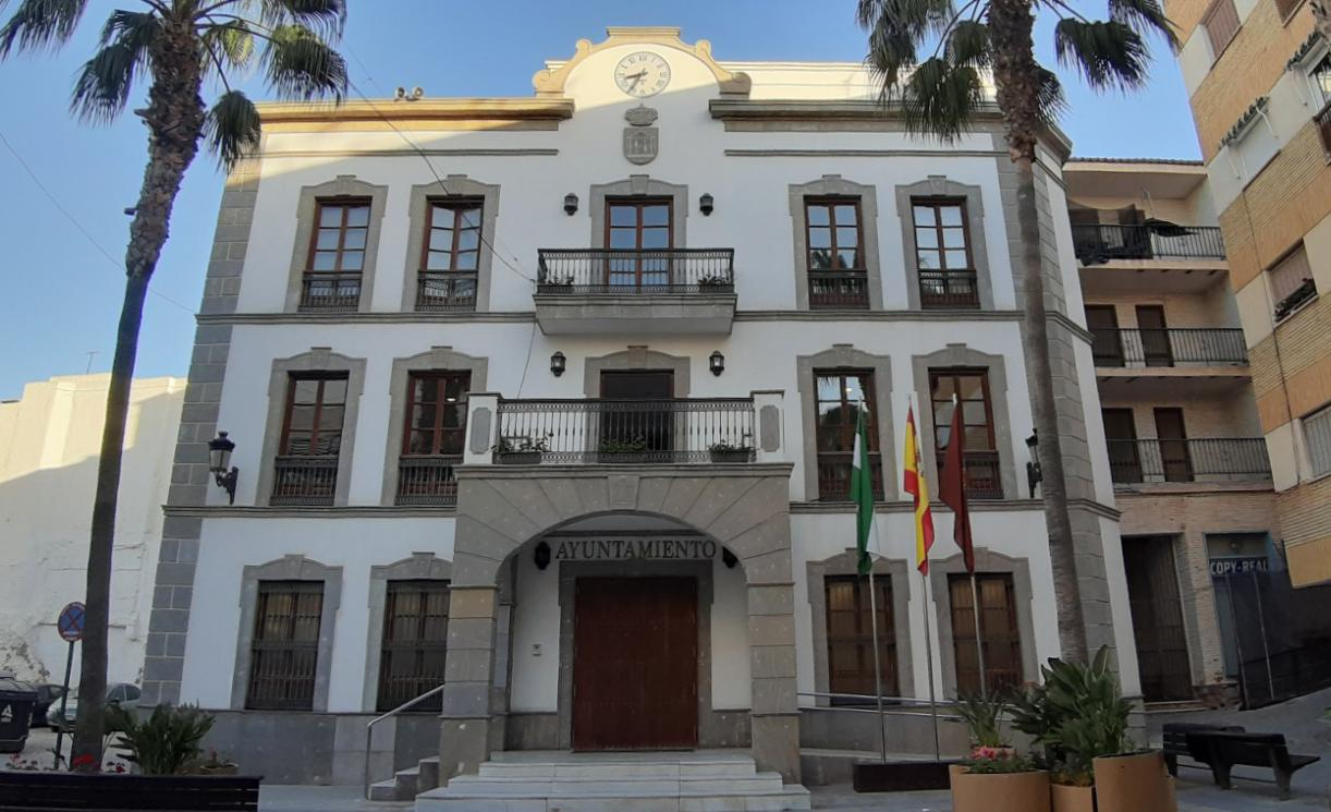 Ayuntamiento de Adra otorga apoyo asistencial a una treintena de familias durante el estado de alarma