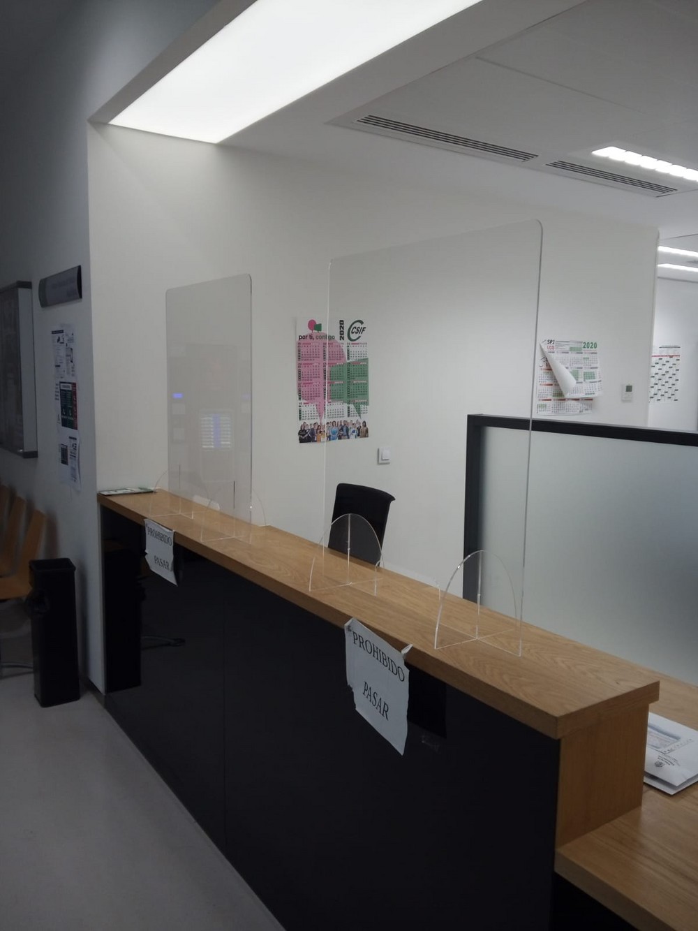 Justicia instala en Almería 63 mamparas en las zonas de atención al público de las sedes judiciales