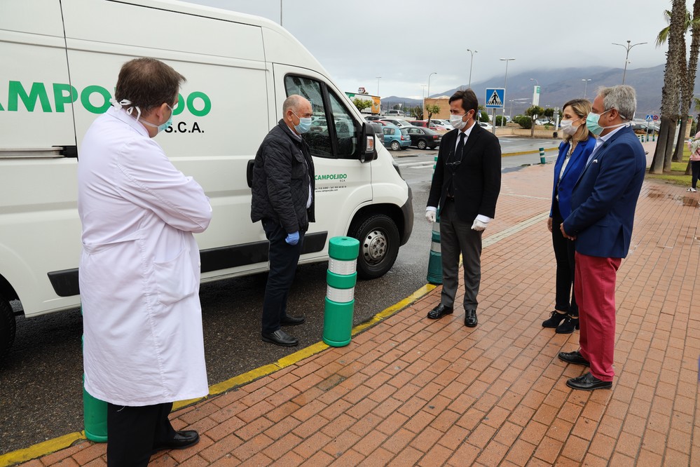 Campoejido entrega 62.500 mascarillas al Hospital de Poniente