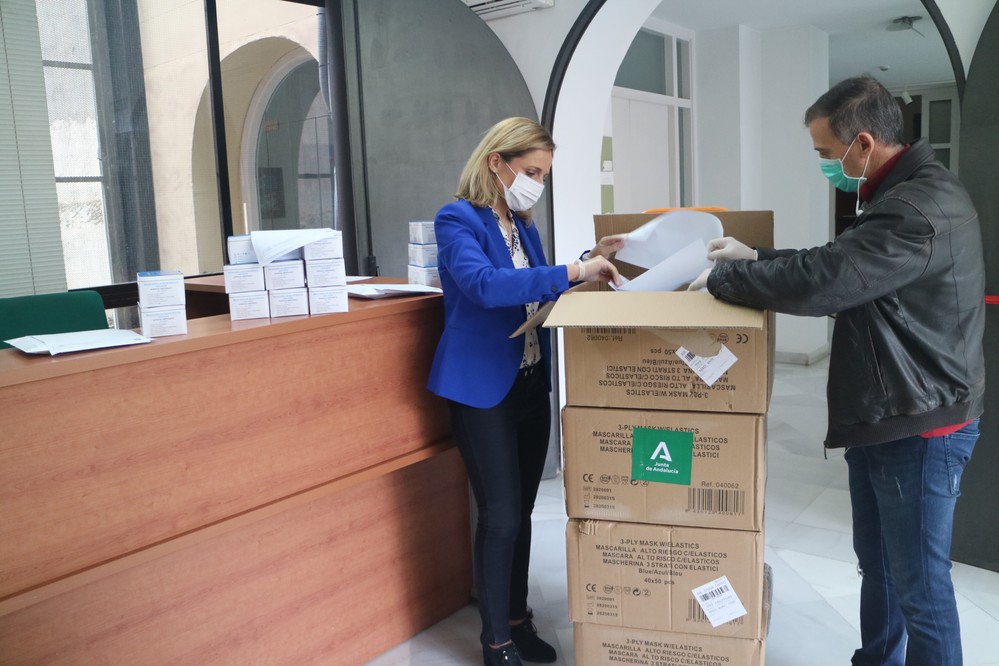 La Junta reparte 82.210 mascarillas en la provincia de Almería